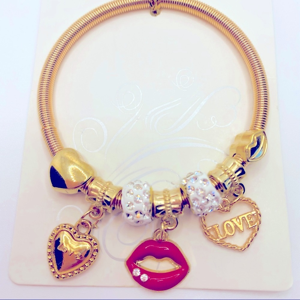 Bracelet Lips Love Hearts Crystals on wire in Golden tone.